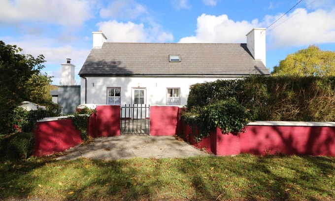 Castleisland Cottage | JULIE'S COTTAGE, pet friendly in Castleisland, County Kerry