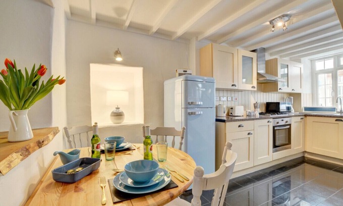 West Down House | July Cottage - Two Bedroom House, Sleeps 4