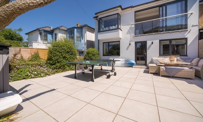 Seaview Apartment | Jumble Cottage, luxury 4 Bed, Seaside Village home