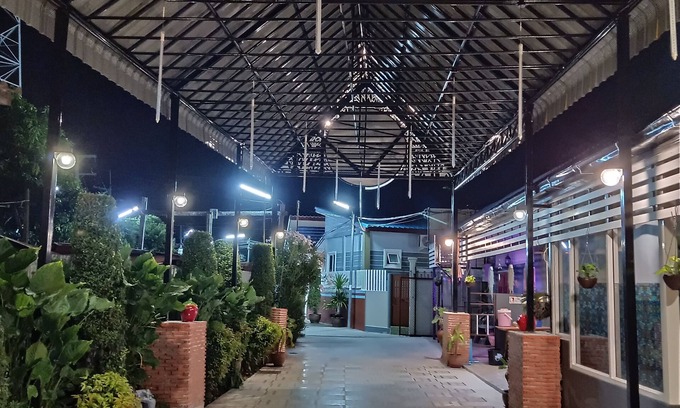Wiset Chai Chan Hotel | Jumbo Villa Homestay and Resort