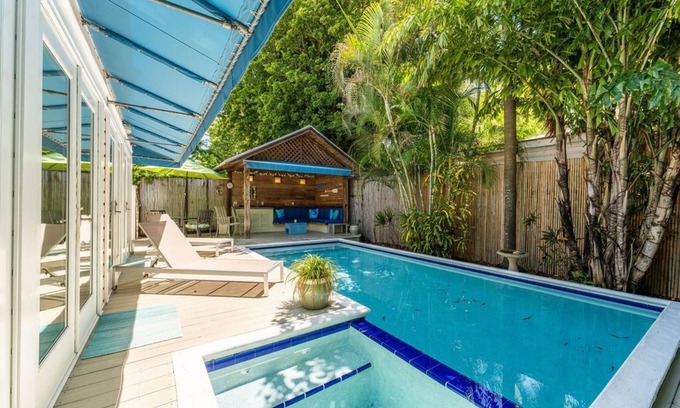 The Meadows House | JUNE-SEPT. WEEKLY DISCOUNT! - BOTTOMS UP BUNGALOW 2 Bed/2 Bath PRIVATE POOL