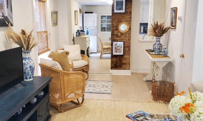 Asbury Park Cottage | JUNE & SEPTEMBER '25 Gorgeous Renovation-Walk to Beach, Restaurants, Bars, Shops