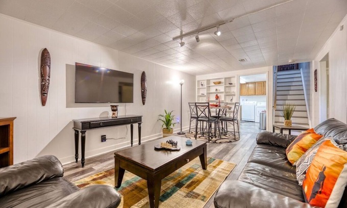 Edgewater Apartment | Jungle-Inspired Urban Oasis | Pet Friendly Stay
