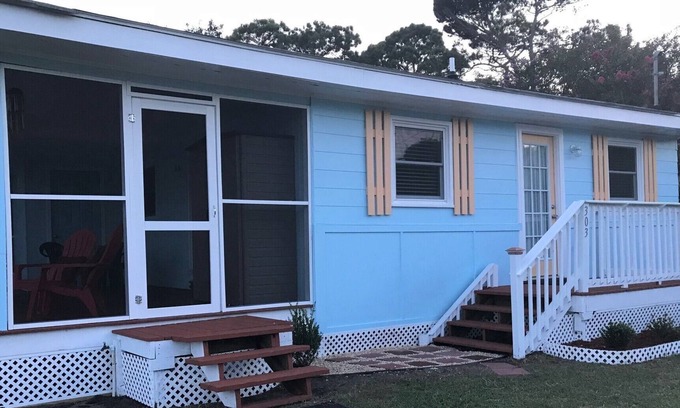 Wilmington Beach House | "JUNIOR'S PLACE" Peaceful & Private, 2 blocks to beach -SMALL PETS - LOW PET FEE