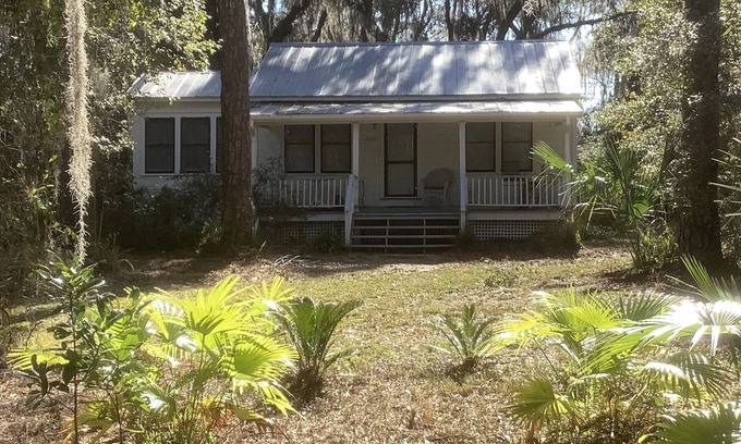 Micanopy Cottage | Juniper Cottage — In the Heart of Old Florida