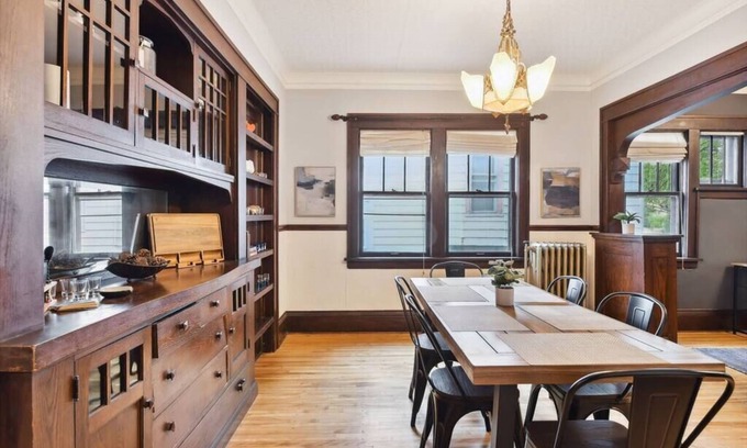 Linden Hills House | Just A Short Stroll to Lake Harriet & Restaurants!