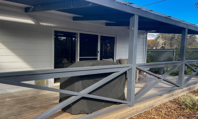 Lake Wangary Apartment | Just for 2 - a fantastic apartment - Perfect Coffin Bay base for one or two guests