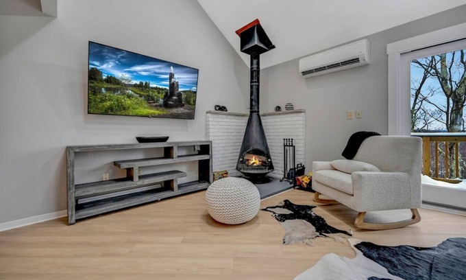 Village at Camelback House | Just Renovated Ski-In/out at Camelback w/Hot Tub!