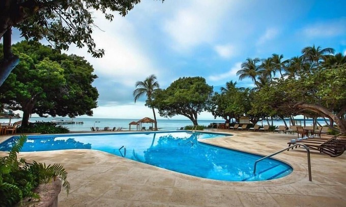 Carenero Apartment | Just What You Were Looking For! 2 Relaxing Units, Free Parking, Onsite Pools