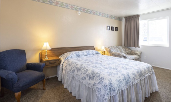 Frontier House | KABINO: Fossil Butte Motel #12 2QueenBeds A/C Mini Fridge Microwave Cable Wifi