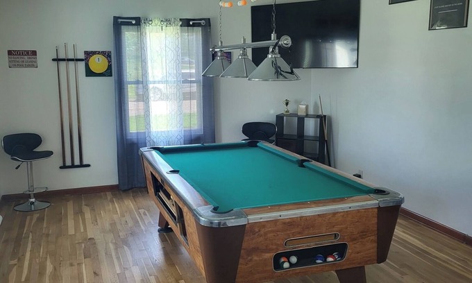 Southwest Area House | Kadia’s Place-The One With The Pool Table & TVs