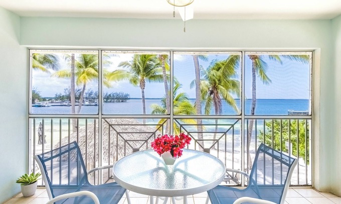 Rum Point Condo | "Kaibo Star" for 2 : Cozy 1-BR beachfront condo with Pool in Kaibo/Rum Point !