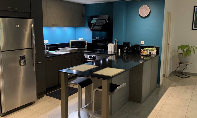 Faaa Apartment | Kaili Ocean view Luxury 2BR AC throughout Fiber Wifi & Pool close City & Airport