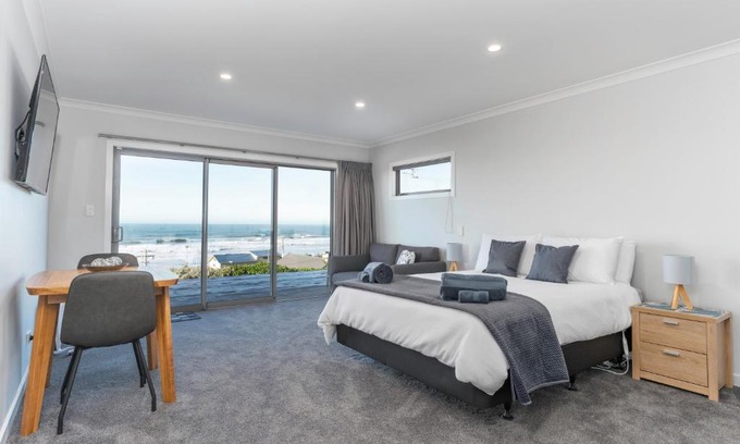 Kaka Point Apartment | Kaka Point Views Apartment 2