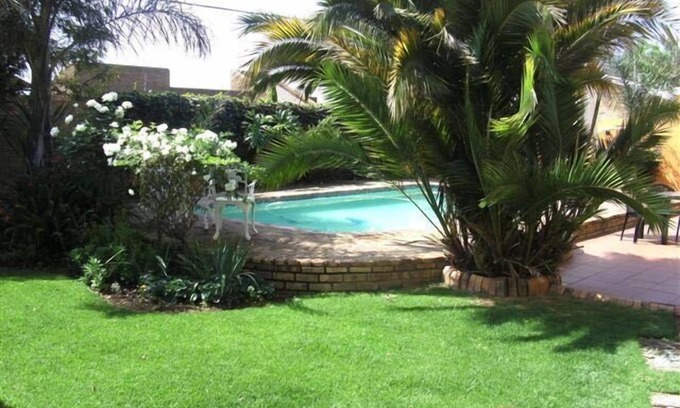 Emalahleni House | Kalahari Guest House