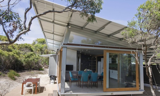 Newland House | Kangaroo Island Supashak - Modern take on iconic Australian Shack