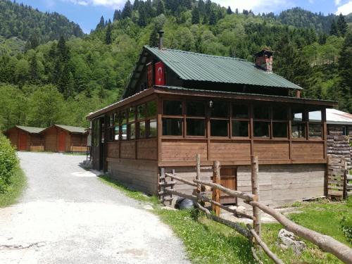 Ayder Yaylasi Ski Chalet | Kardelen Bungalov Evleri̇