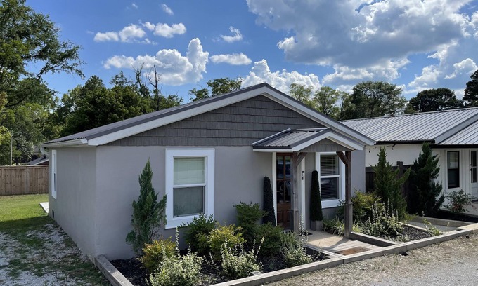 Iuka Cottage | Karine's Cottage Beautiful Cottage w/Boat Parking