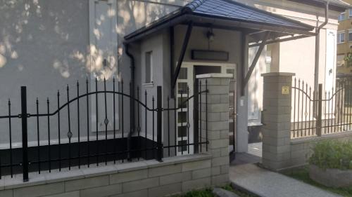 Erzsebetfalva House | Karpatia Vendeghaz 1201 Budapest