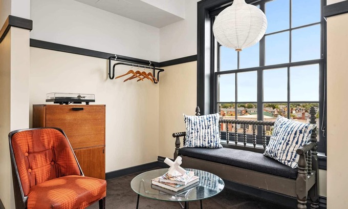 East Liberty Apartment | Kasa | Accessible Studio in the Heart of Steel City | The Maverick