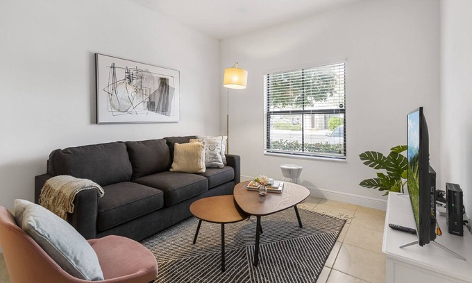 Davie Apartment | Kasa | Drive to Bonnet House Museum & Gardens | Fort Lauderdale