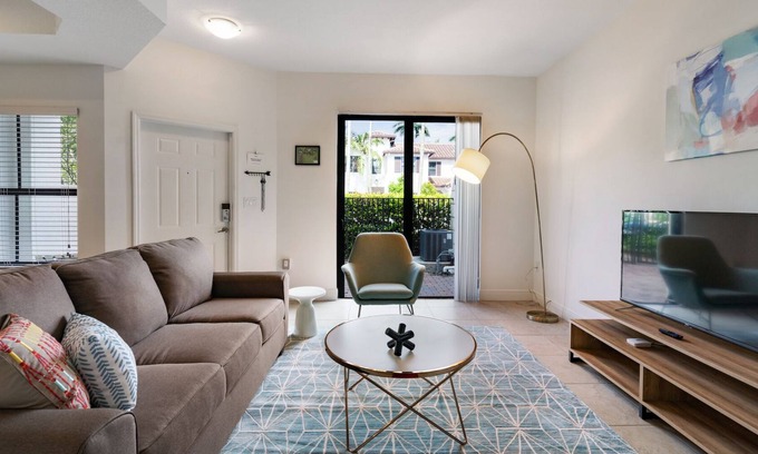 Davie Apartment | Kasa | Sunny and Spacious 2BD Near Miami | Fort Lauderdale
