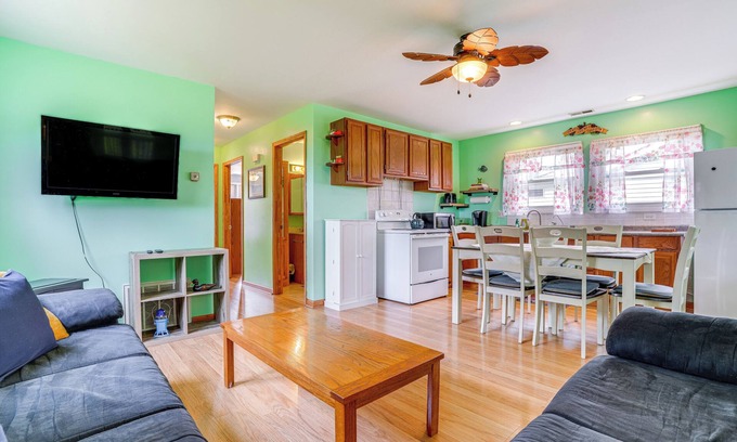 Sister Lakes House | Kayak, Fish, Boat & Swim: Home Near Lakeside Park!