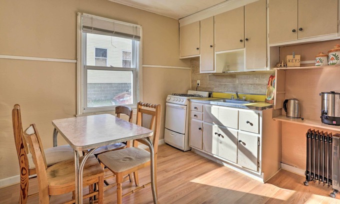Ellenville Apartment | Kayaks & Canoes: Lake-View Retreat in Ellenville!