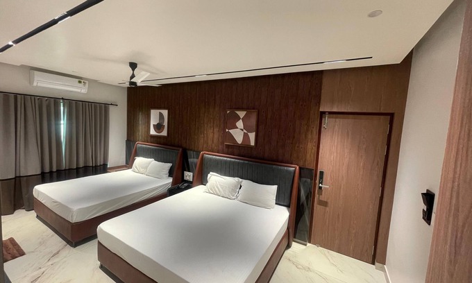 Triplicane Bed & Breakfast | KB MARINA PARK