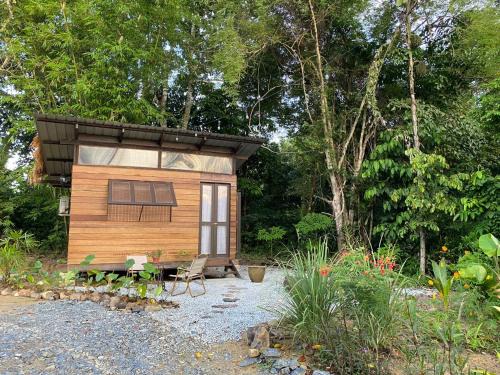 Air Hangat House | Kebun Lisdtari Farmstay The Kabin
