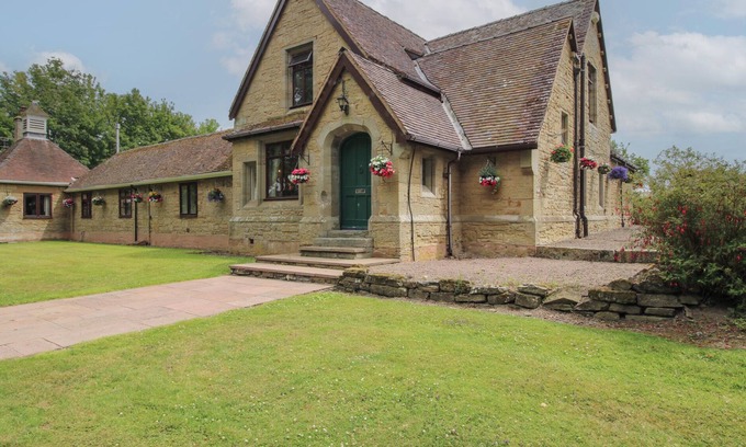 Aymestrey Cottage | KEEPERS COTTAGE, family friendly, with a garden in Shobdon