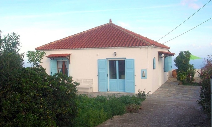 Kefalas Villa | Kefalas nr Almyrida sea view cottage