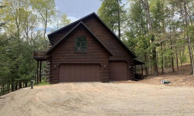 Suring Cabin | Kelly Lake HideAway-private, lake views, ATV trailnSleeps 8- 4 Beds- 1 Bathroom