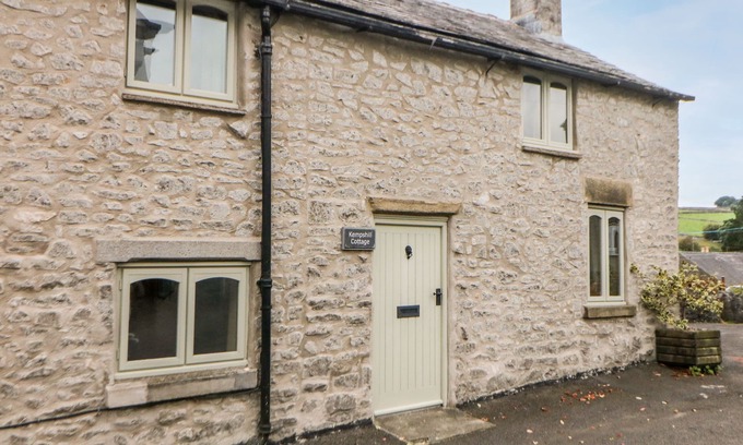 Tideswell Cottage | KEMPSHILL COTTAGE, family friendly, with open fire in Tideswell
