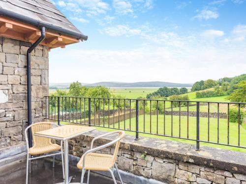Lindale House | Kent View Apartment
