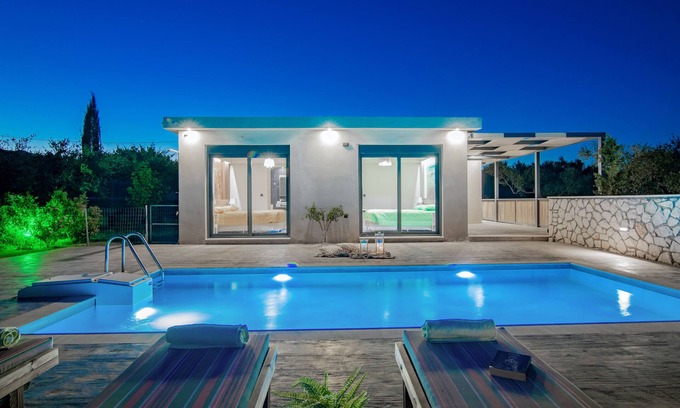 Fiolitis Villa | Kentia - 3 Bedroom Villa with Private Pool and Garden view