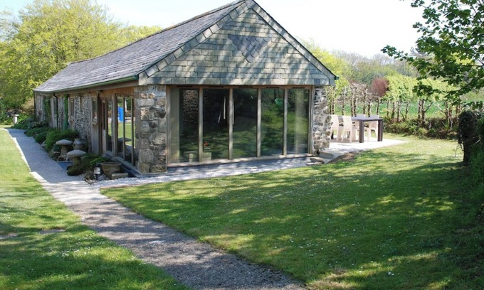 St Wenn House | Kerriers Barn, Natural, Peaceful, Private hot tub, Mid Cornwall