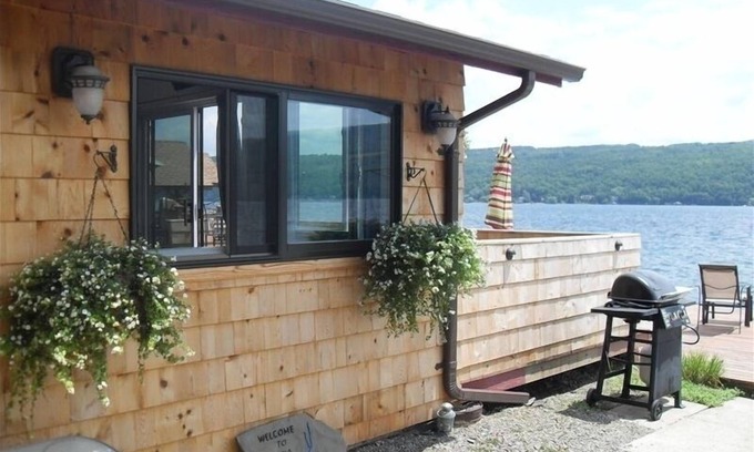 Hammondsport House | Keuka Lake Bungalow on Waters Edge - 1 Step & U R in the Lake