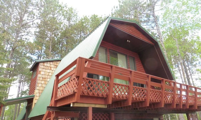 Lake Linden Cabin | Keweenaw Lake Lodge on Little Rice Lake near Houghton, MI