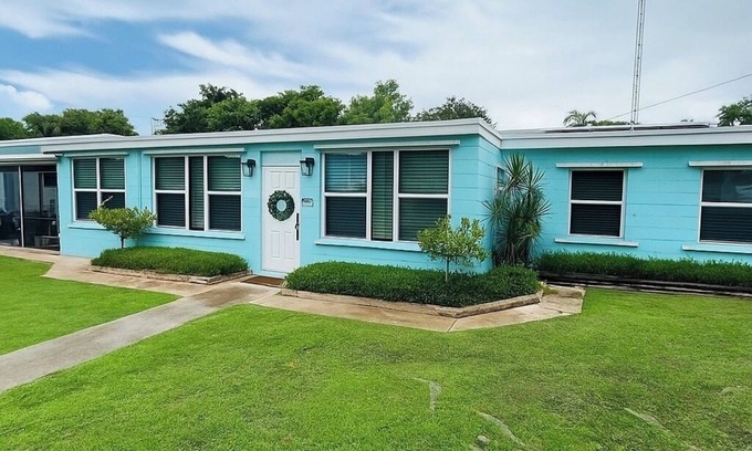 Anglers Park House | Key Largo 3 bedroom 2 bathroom home with spacious lot for boat parking