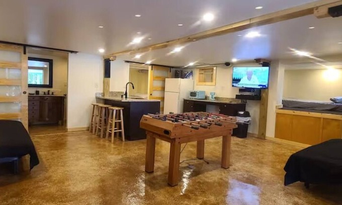 Monticello House | Key Lime Resorts - Unit #4 Cheeseburger in Paradise