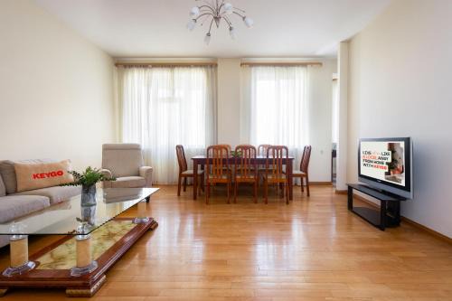 Kentron Apartment | KeyGo #0185 is a comfort and coziness in the city