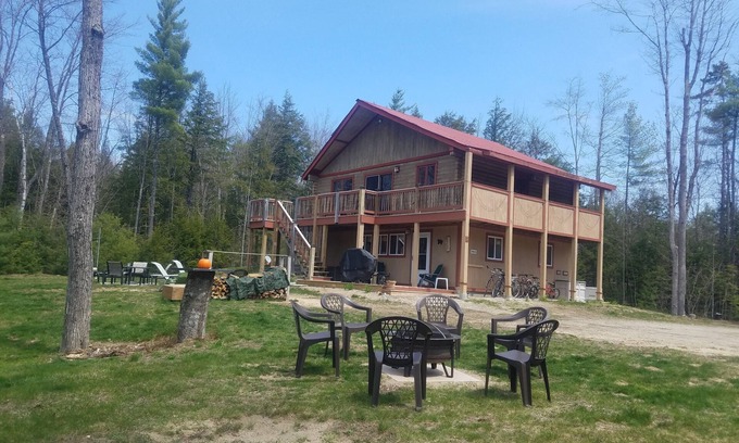 Center Lovell House | KEZAR LK, sleeps 10. Dogs w/fee,8.6 ml Pleasant Ski, 1ml Golf/beachs/trail acnn