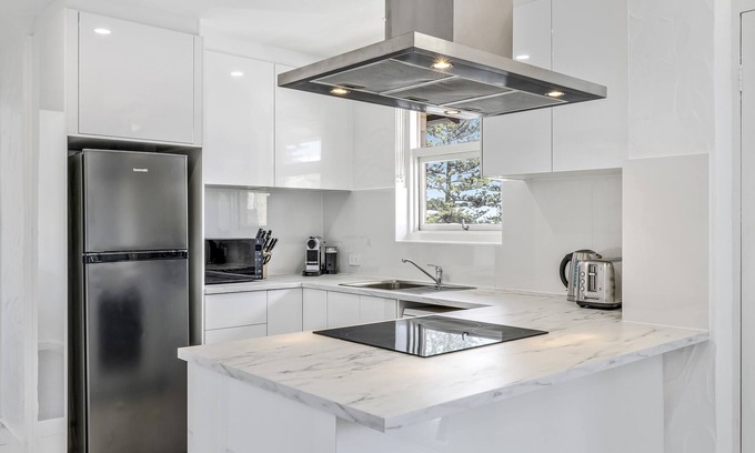 Glenelg South Apartment | Kezza's In Glenelg | 50m to Glenelg Beach, Parking, WiFi, King Bed & Airport
