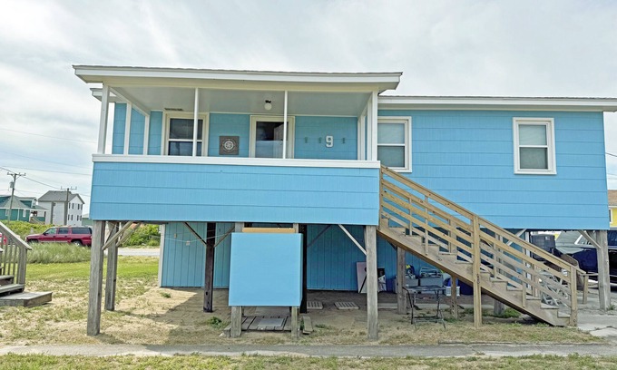 Sea Retreat House | KH4300- Just 50 Feet to The Beach! 3 Bedrooms and Community Pool.