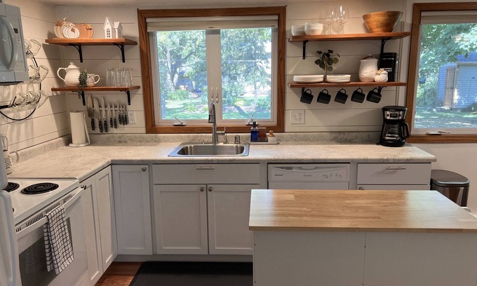 Burnsville House | Kid friendly home 10 minutes from the Mall of America