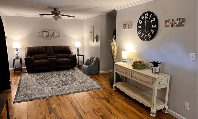 Guntersville Apartment | Kid-Friendly Townhouse Near Lake & Sports Complex