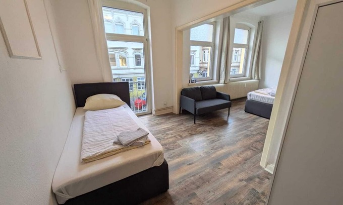 Neumuenster House | Kieler Straße 76 - 2 bedrooms with roof terrace