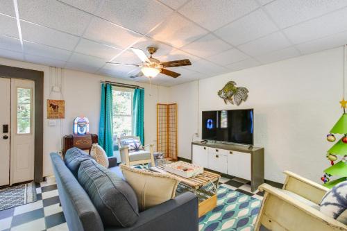 Killen Apartment | Killen Vacation Rental Walk to Wilson Lake!