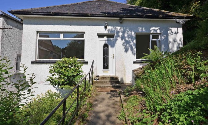 Kilmun Villa | Kilmun Court Villa, modern home, stones throw away from Holy Loch.